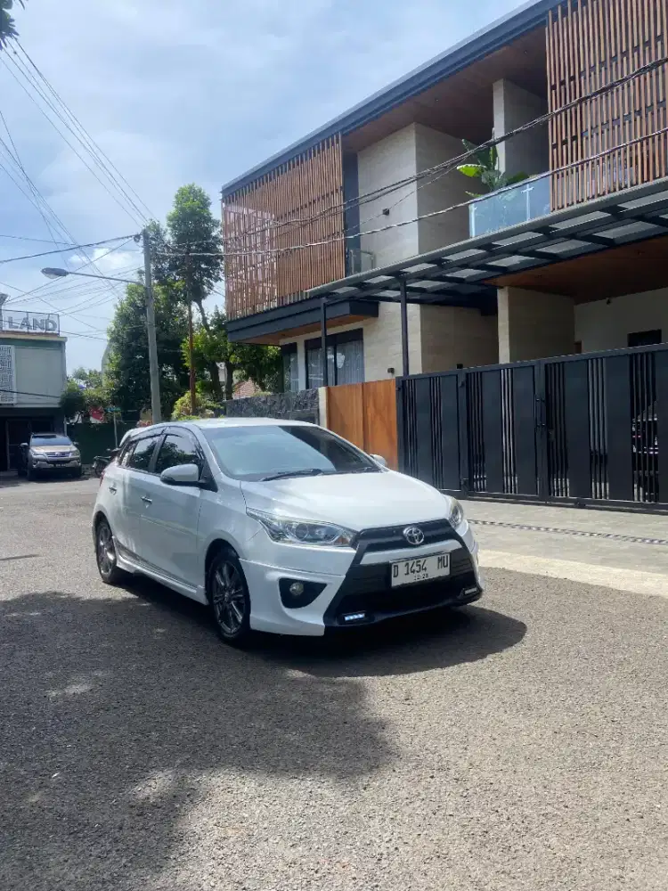 *TOYOTA YARIS 1.5 S METIC 2014