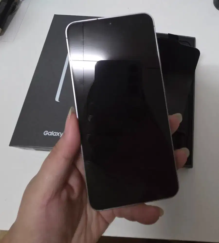 Dijual samsung s25 512GB warna silver shadow masih garansi