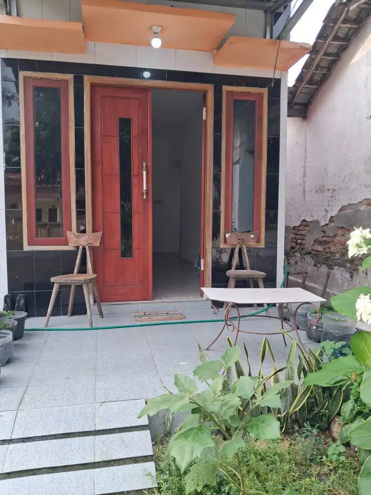 Rumah disewakan , Lokasi Strategis