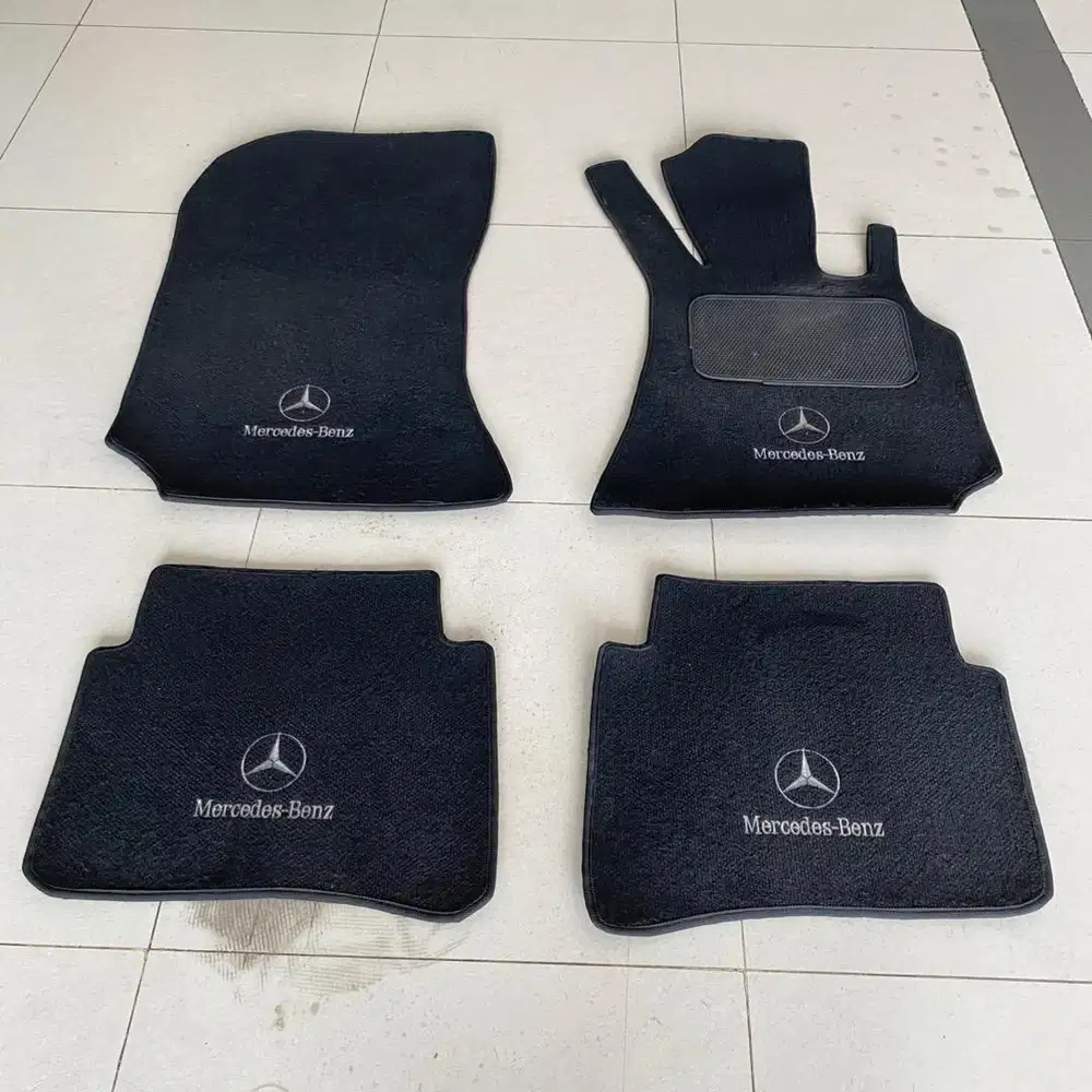 Karpet Lantai Ori Mercedes GLA X156 GLA45 AMG OEM 4pcs