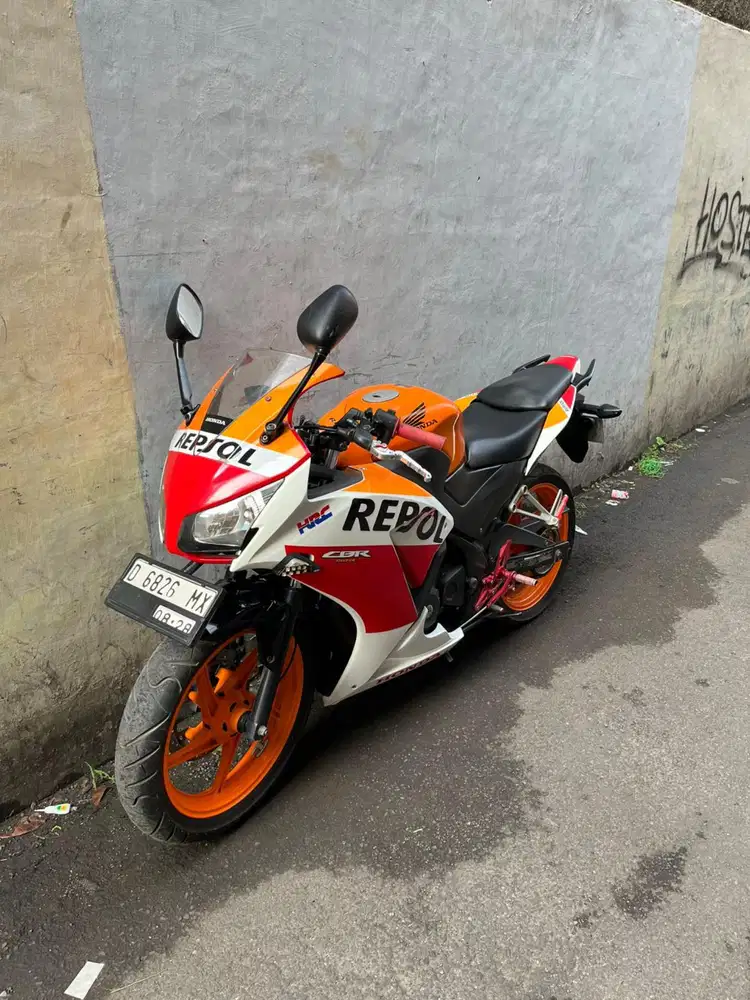 Honda CBR 150 repsol 2015