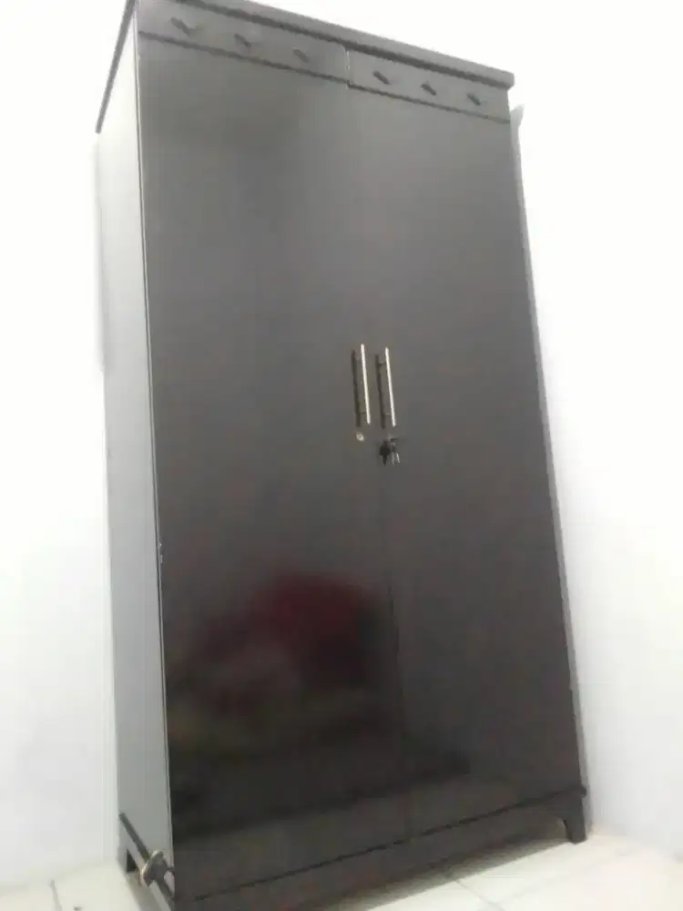 Lemari dan meja rias satu paket