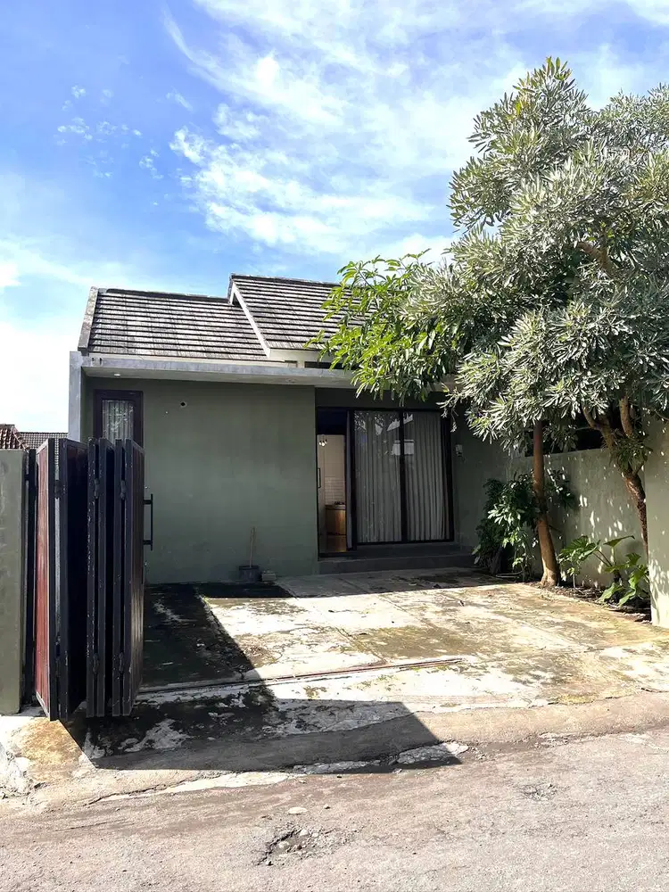 Rumah Modern Minimalis Akses Mudah di Purwomartani