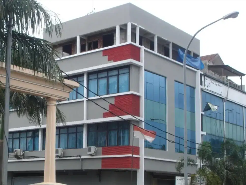 Ruko 3.5lantai dengan letak terstrategis di Jakarta Timur