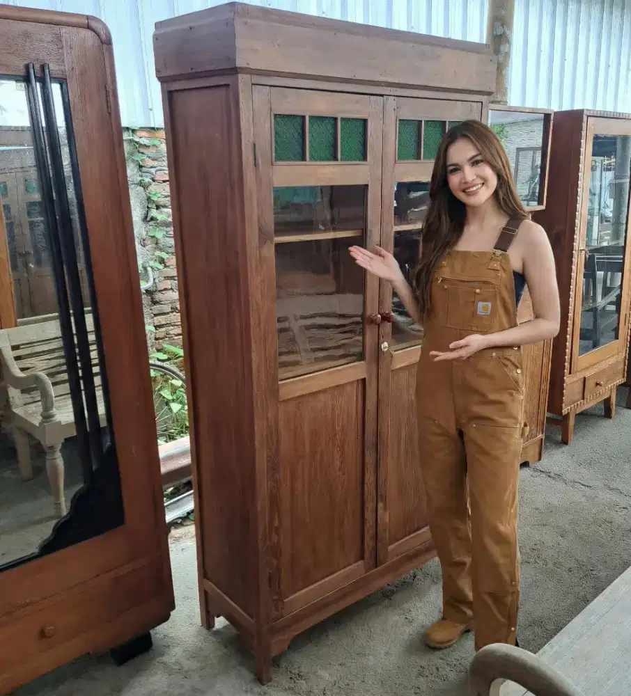 Lemari display
jati tua
dimensi
P90cm T180cm L37cm