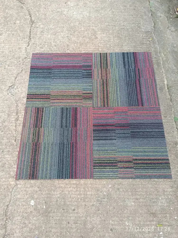 Karpet tile Bekas berkualitas ukuran 50x50cm