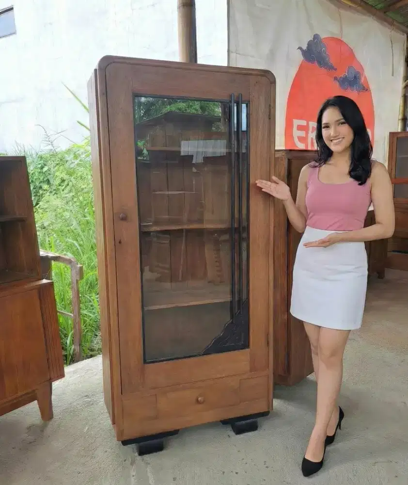 Lemari Display 
Art deco
jati tua
Dimensi P76cm T180cm L40cm