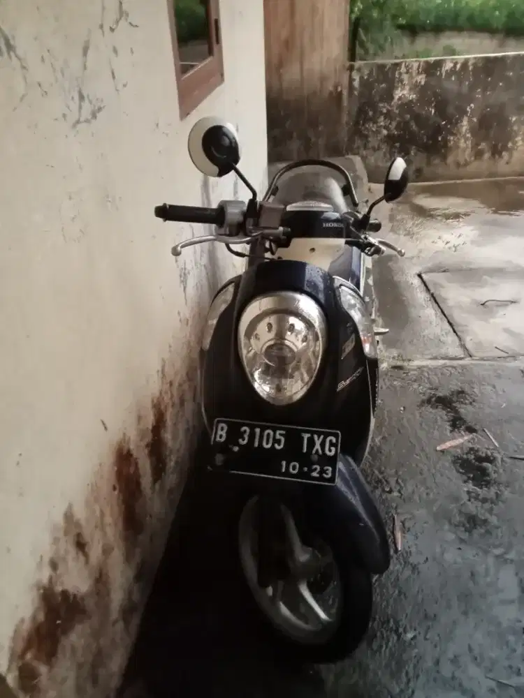 Motor Scoopy 2013 motor bagus warna biru Dongker