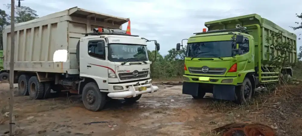 Dijual cepat Tronton dump truk Hino siap jalan