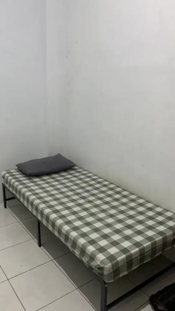 Dipan Kasur Bahan Besi