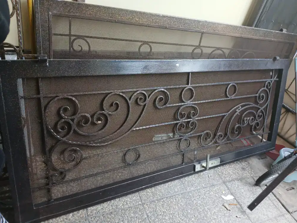 TRALIS PINTU BEKAS BESI TEMPA ASLI