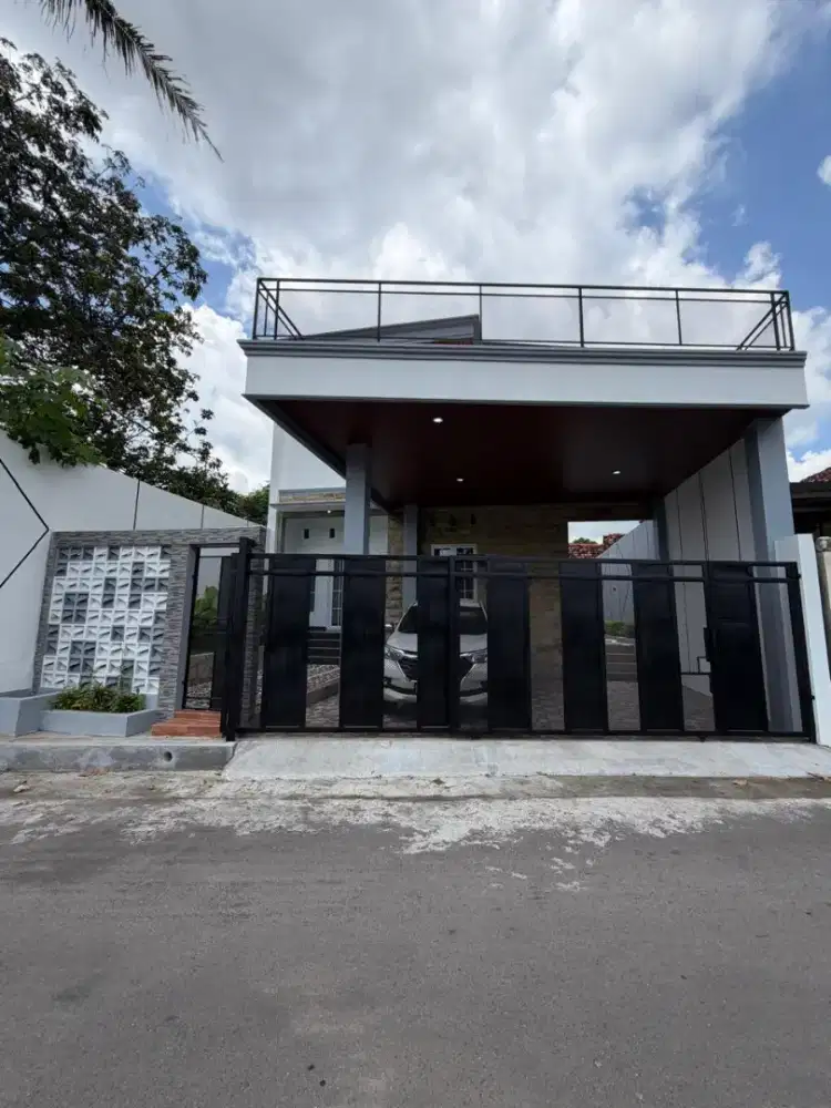 Rumah Mewah 2 Lantai Strategis 15 Menit Ke UGM di Jl Kaliurang Km 9