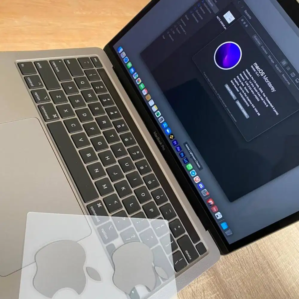 Laptop macbook pro touchbar 13 2020 MXK52 fullset mulus ex ibox