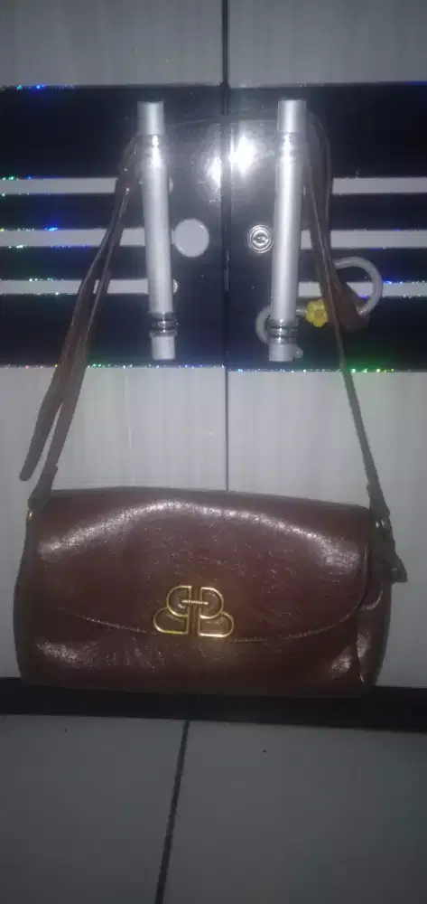 Tas kulit italuita by. Thailand