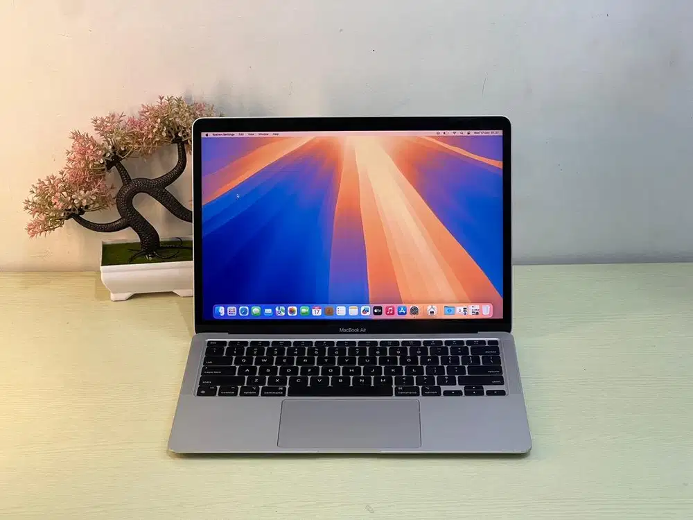 MacBook Air M1 2020 8/256 GB IBox Normal Semua Garansi 1 Bulan