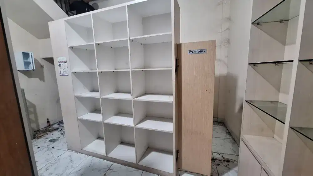 Lemari Rak Sekat 15 Lubang - Cocok untuk Toko/Display/Apotek