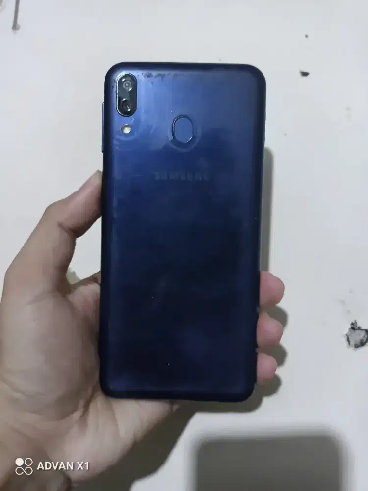 Samsung m20 ram 3.32 kamera jerih + ultrawide