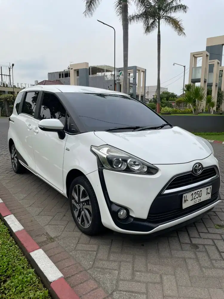 Toyota Sienta V AT 2017