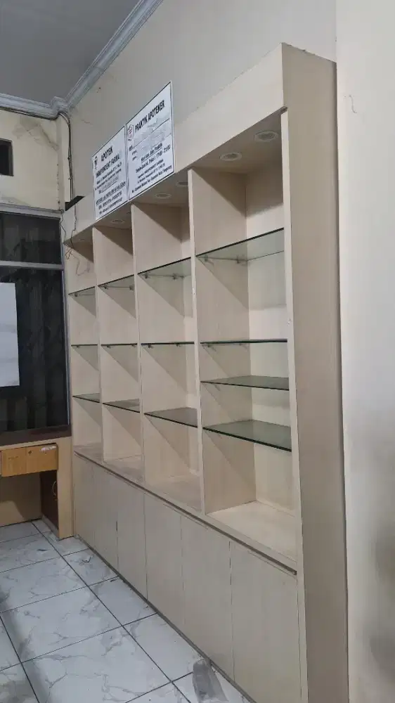 Lemari Rak Dinding Custom (Eks Apotek)