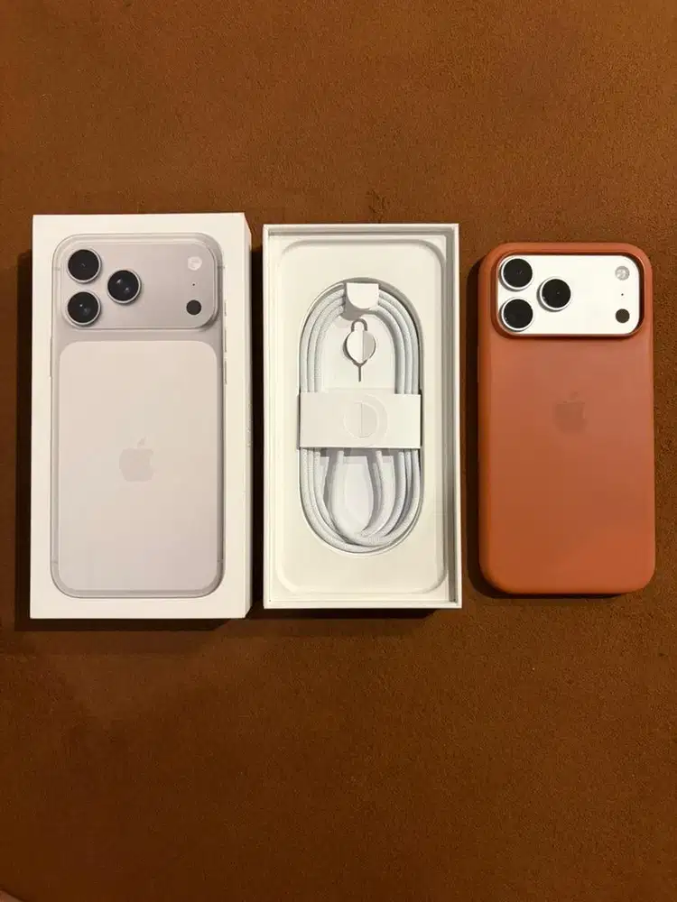 WTS iPhone 17 Pro Max 256 GB Silver Garansi iBox s.d Oktober 2026