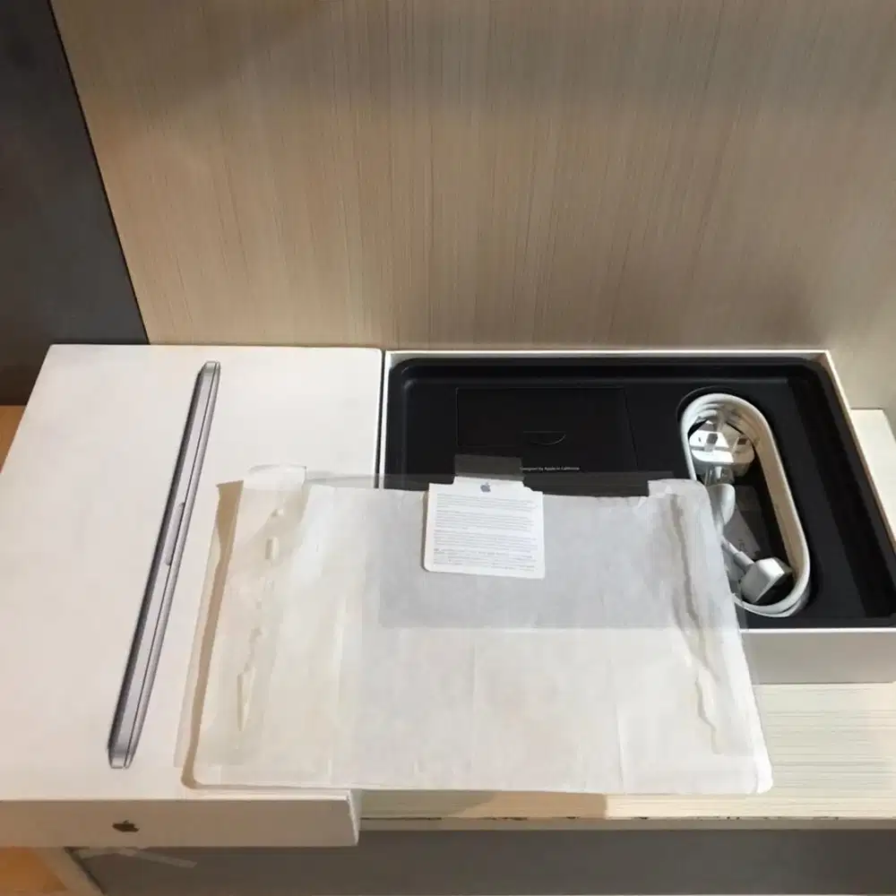 Macbook Pro 13 ibox Retina Display Like New