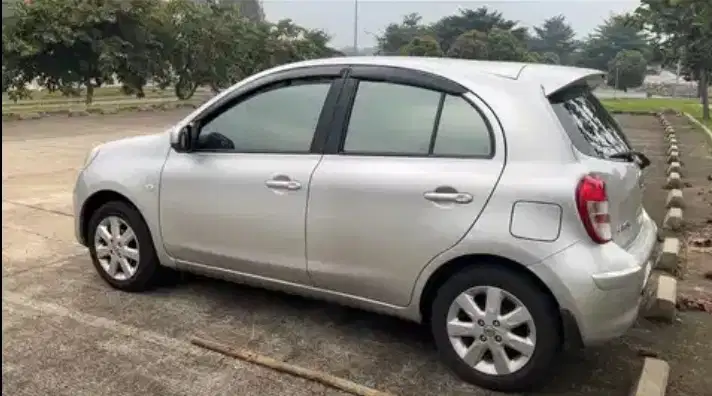 Nissan March 2011 Bensin