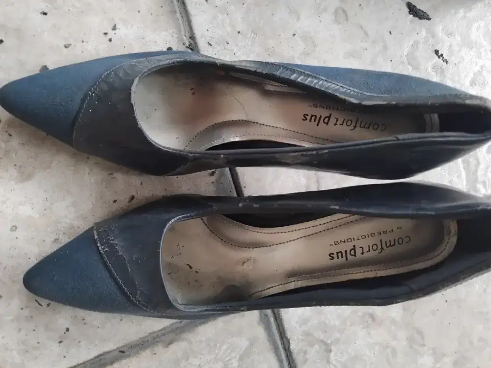 Sepatu pesta ber merk