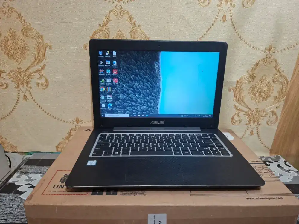 Laptop asus X456UR Core I5•Masih Bagus ga ada kendala