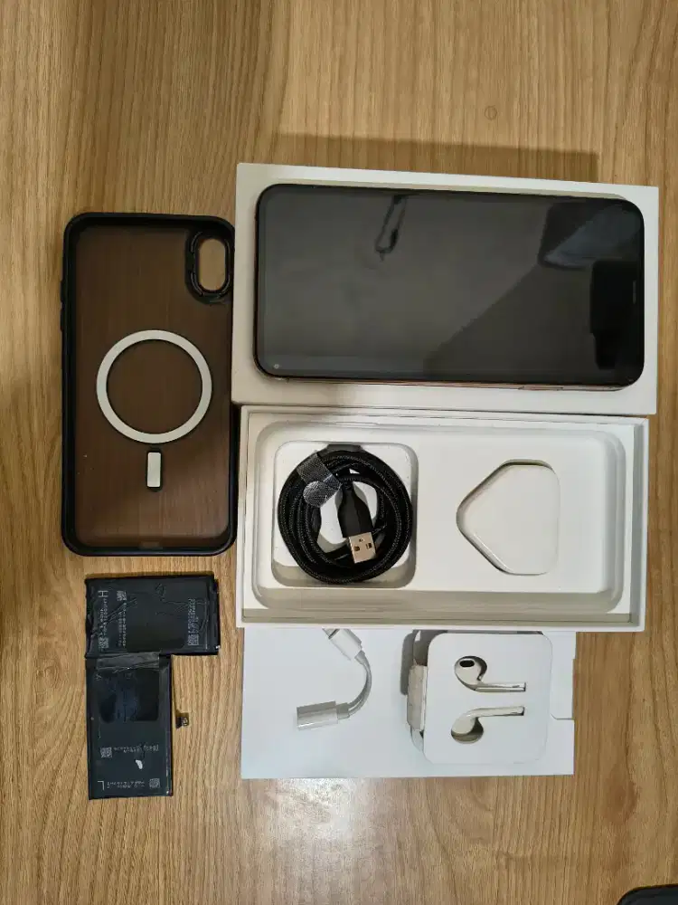 Iphone xs max 256 Gb warna Gold dual Simcard nano