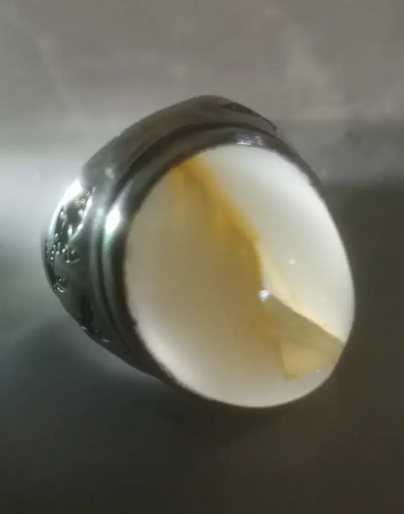 cincin batu anggur combong