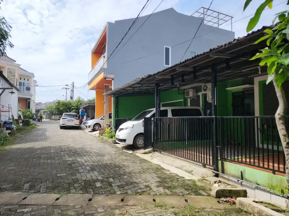 Rumah semi furnished, di pasir putih,sawangan, depok.i depan Taman