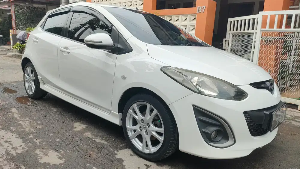 Mazda 2 2012 Bensin