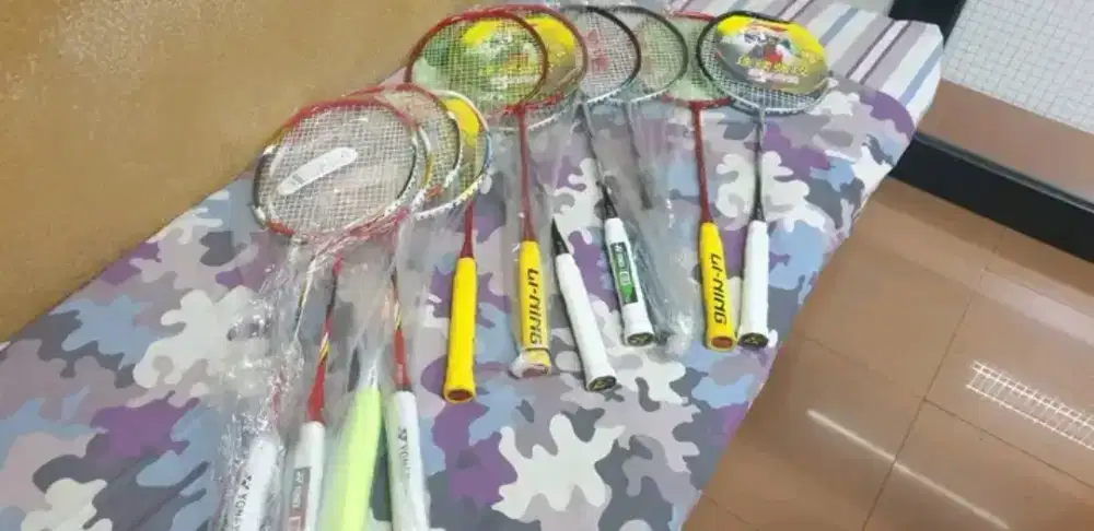 Dijual raket badminton Yonex dan Li-Ning baru
