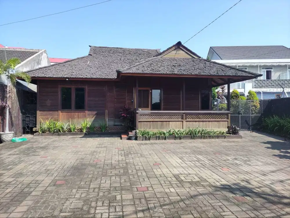 Rumah Hitung Tanah Strategis di Pasteur Dekat Maranatha