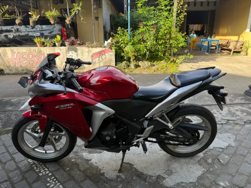 CBR 250 CC buildup CBU  THN 2011 plat AB sleman
