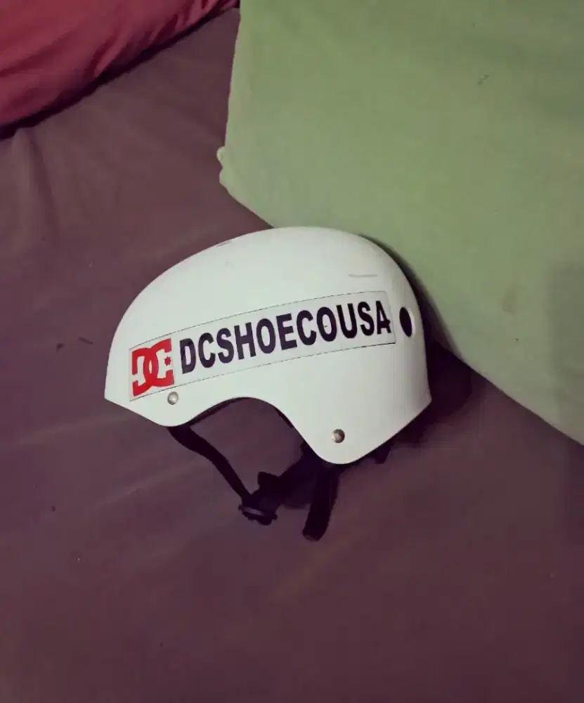 Helm sepeda dan motor