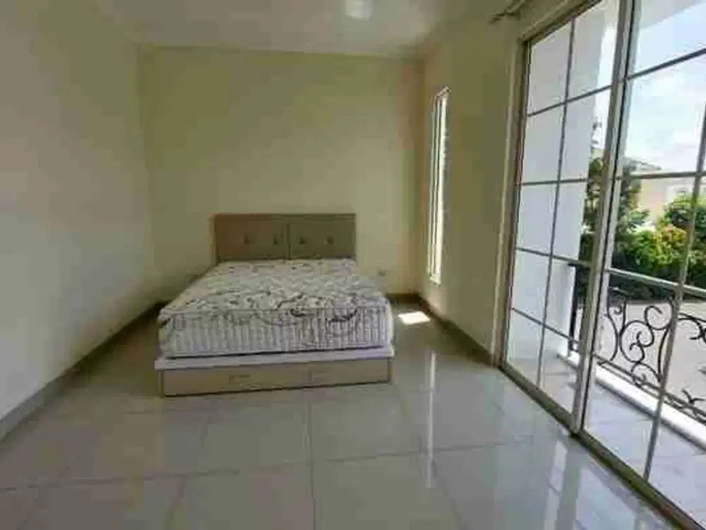 Disewakan Rumah 2 Lt Hoek Semi Furnish West Europe Green Lake City