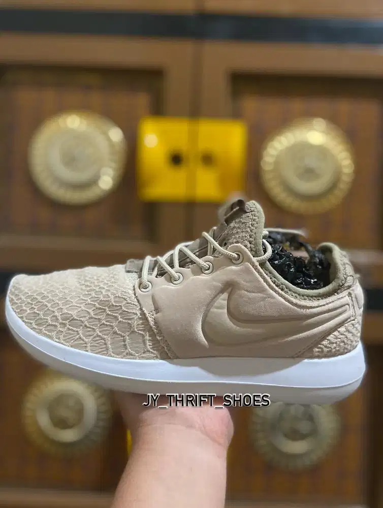 Dijual sepatu Nike Roshe Two SE Original