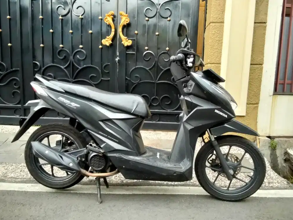 Honda Beat deluxe tahun 2021 surat komplit pajak B dki
