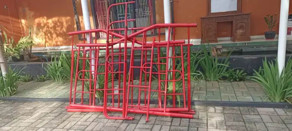 Tempat tidur Susun Besi warna merah
