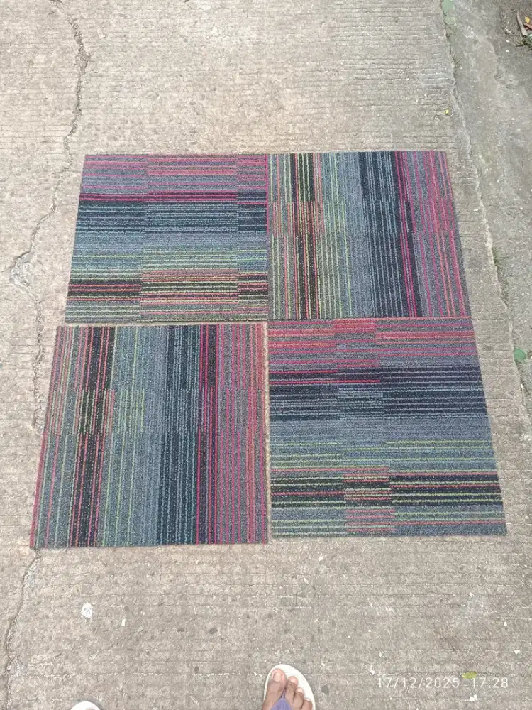 Karpet tile 50x50cm Bekas pemakaian Bank