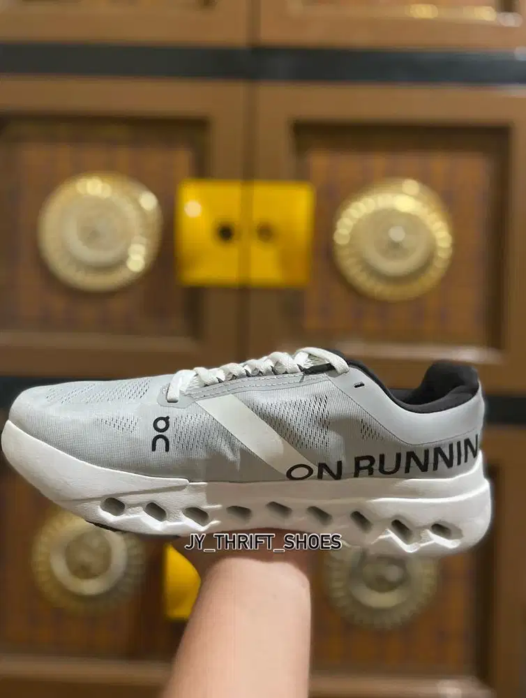 Dijual sepatu On Cloudsurfer Next Grey