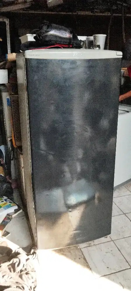 Kulkas freezer 6 rak merk AQUA