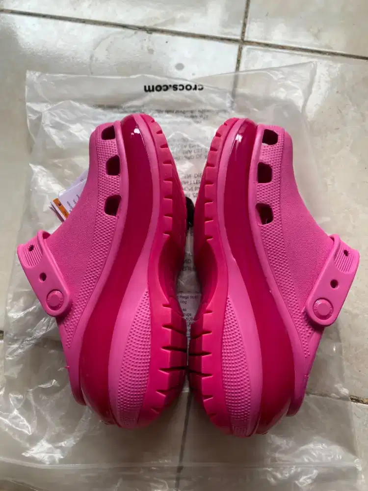 Sandal Crocs mega crush