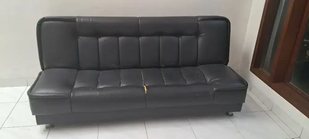Sofa lipat bekas