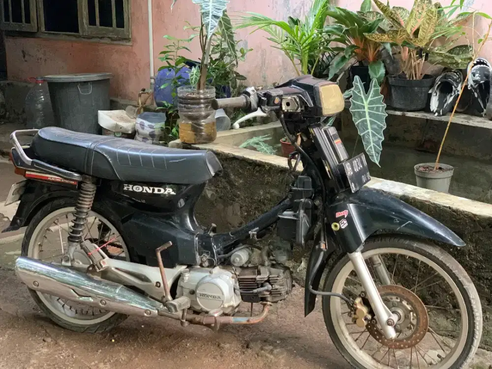 Astrea prima THN 1989 plat AB Bantul