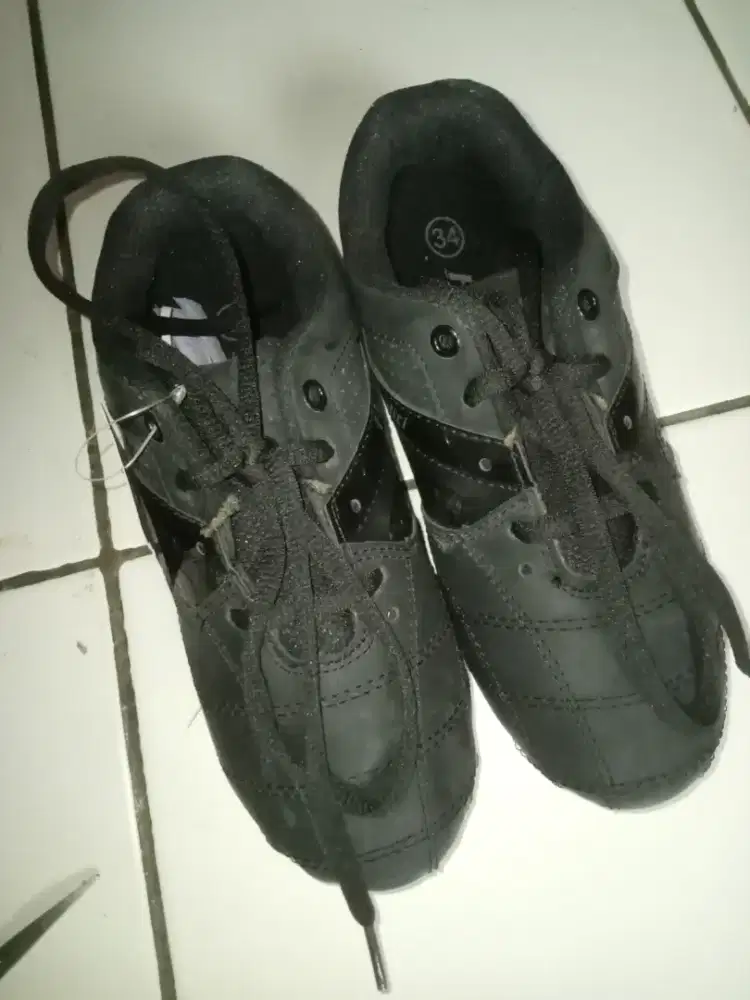 Sepatu futsal anak uk 34