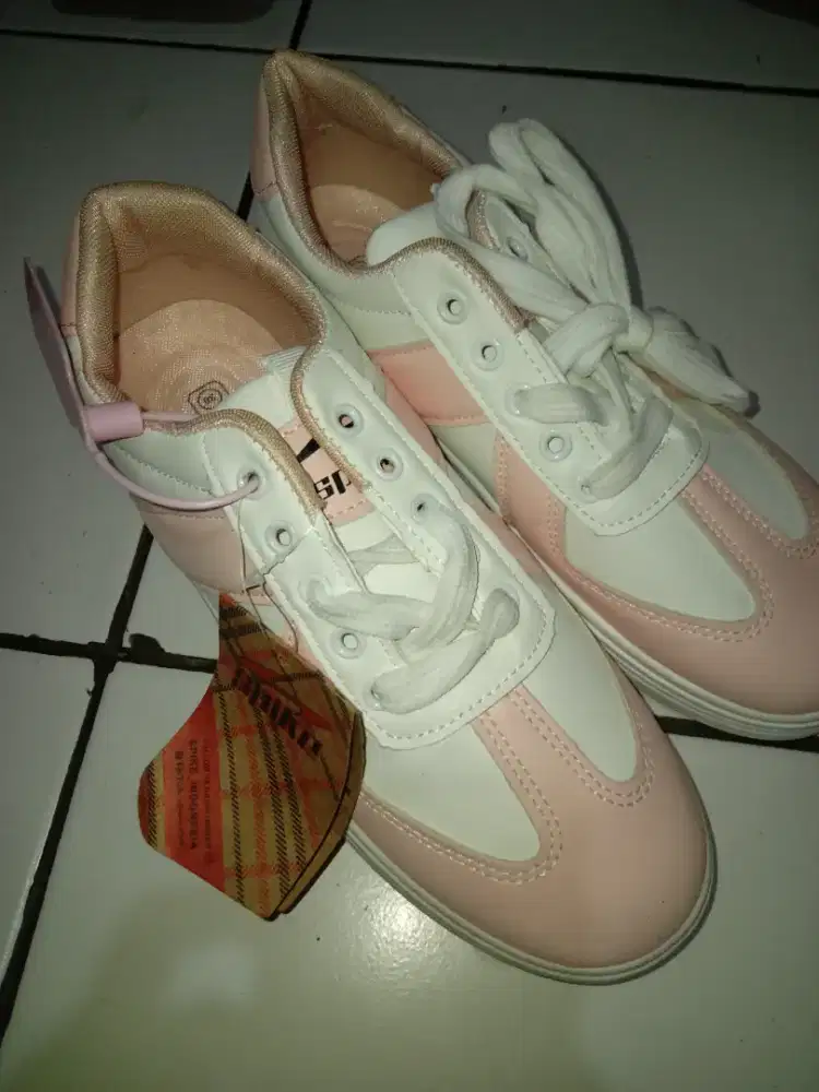 Sepatu cewek merk spike uk 38
