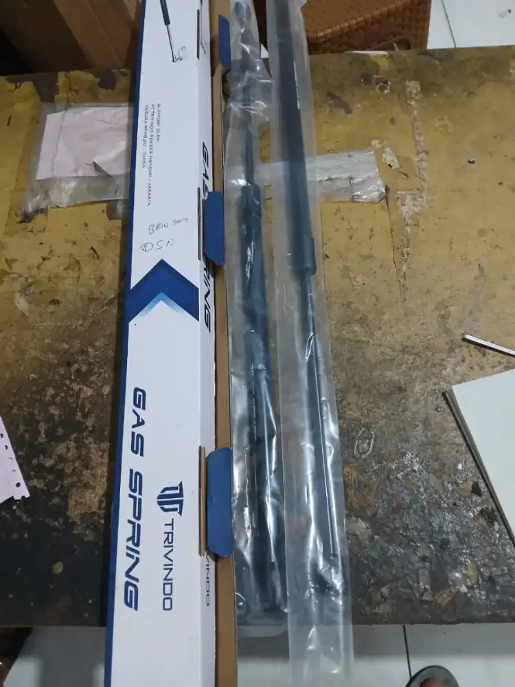 Shock bagasi honda new brio