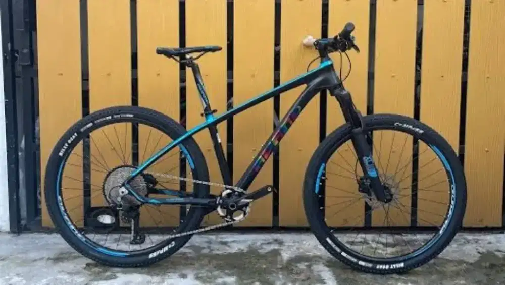 Sepeda mtb avand reigate hitam biru